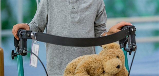 Junger Krebspatient: Für die Erhebung der Langzeitdaten zur CAR-T-Zell-Therapie wurden 99 Patienten im Alter zwischen drei und 25 Jahren nachbeobachtet.