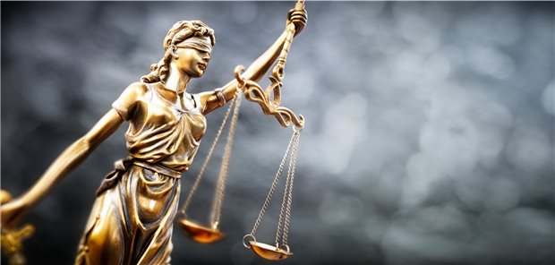 Urteil: Privatärzte dürfen vorerst nicht gegen Corona impfen Justitia als Symbol für Gerechtigkeit: Diese sah ein Berliner Gericht nicht verletzt, weil ein Arzt nicht gegen SARS-CoV-2 impfen darf.
