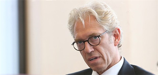 KBV positioniert sich mit Acht-Punkte-Programm KBV-Chef Dr. Andreas Gassen: "Die Abschaffung der privaten Krankenversicherung und die Einführung einer Bürgerversicherung wären Gift für die Versorgung unserer Patienten."