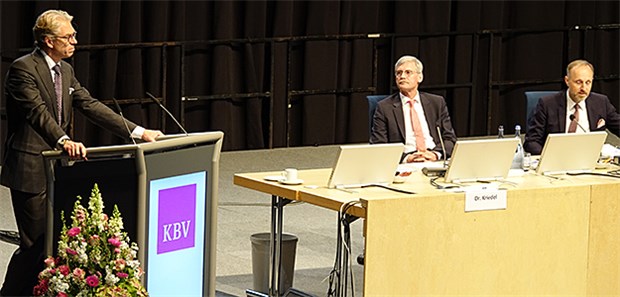 Die KBV-VV in 13 Bildern KBV-Chef Dr. Andreas Gassen mahnte auf der Vertreterversammlung mehr Besonnenheit bei Gesetzesinitiativen an. Impressionen aus der KBV-VV liefert unsere Bildergalerie beim Klick aufs Bild.