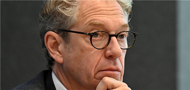 Deutschland verliert den Durchblick bei COVID-19 KBV-Chef Gassen sieht trotz der steigenden Zahl von Neuinfektionen im Moment keine Überlastung des Gesundheitswesens.
