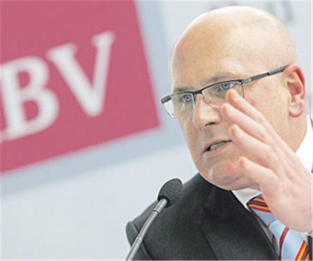 Köhler: EBM-Evolution bis 2014 KBV-Chef Köhler: "Der hohe Pauschalisierungsgrad der Vergütung bei Hausärzten bildet "derzeit nicht die Morbidität ab."