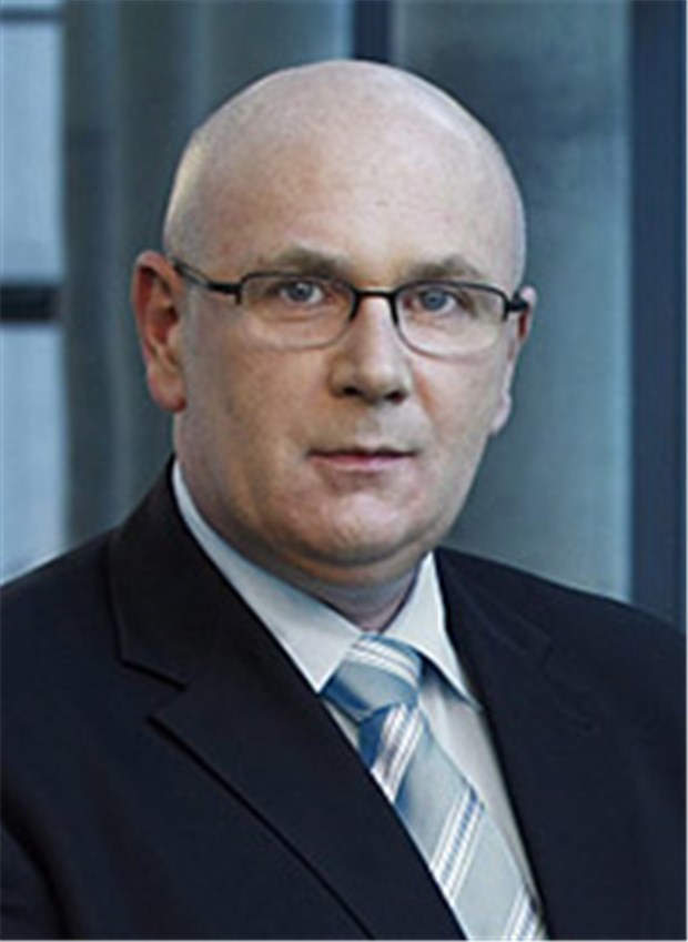 Nur wo es sich lohnt, sollen Ärzte Praxen gründen KBV-Chef Köhler: Röslers Eckpunktepapier dürfte ruhig noch weitergehen.