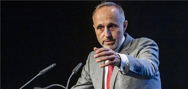 KBV-Vize Dr. Stephan Hofmeister bei der Eröffnung der Vertreterversammlung in der Mainzer Rheingoldhalle am Montag.
