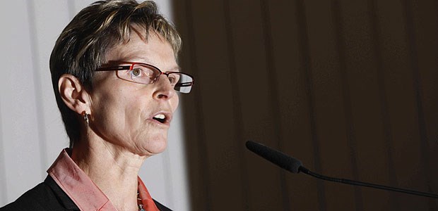 Hausarzt-EBM wird nicht ausgesetzt KBV-Vorstand Regina Feldmann informiert die KBV-Vertretr über die Verhandlungen über den neuen Hausarzt-EBM.