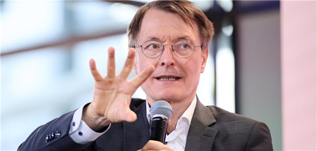 „KI-Anwendungen werden, ähnlich wie Co-Piloten, über die Befunde gehen.“ Gesundheitsminister Professor Karl Lauterbach beim jährlichen Summit der Initiative Vision Zero. (Archivbild)