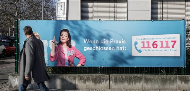 Plakat der Patienten-Hotline 116 117