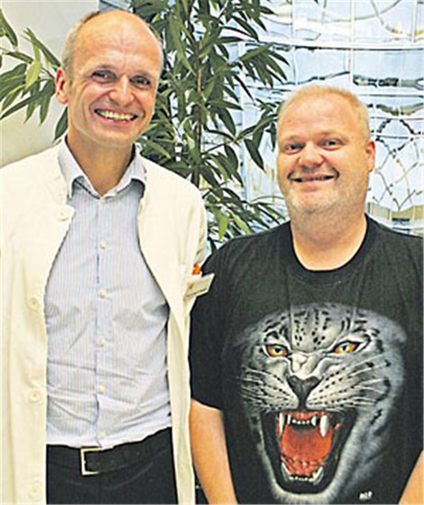 Allein gelassen: Menschen mit hohem Diabetesrisiko Kämpft für Diabetiker: Privatdozent Sven Dietrich (li) mit seinem Patienten Andreas Uhlig.