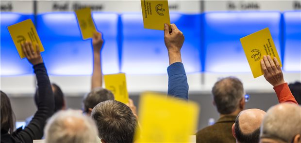 Kärtchen oder doch lieber digital? Der Ärztetag wandelt sich langsam.