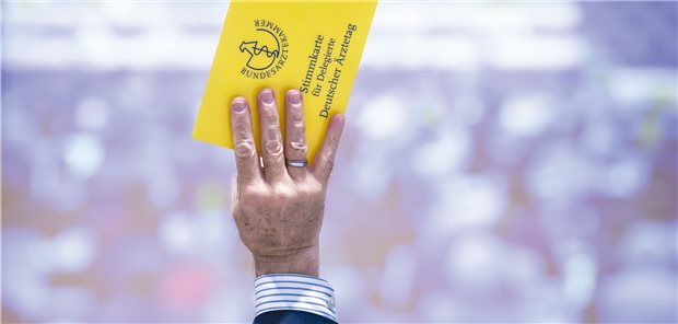 Kärtchen zücken: Zur ärztlichen Weiterbildung wurden auf dem 126. Deutschen Ärztetag in Bremen eine ganze Reihe von Beschlüssen gefasst.