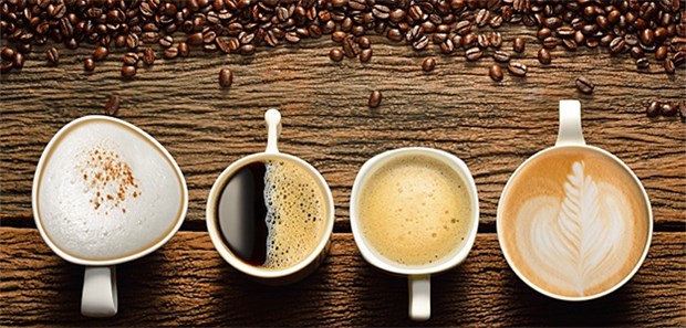 Was die aktuelle Forschung über Kaffee verrät Kaffee gibt es in vielen Varianten, doch in fast allen steckt Koffein: Ein potentiell süchtig machender Stoff.