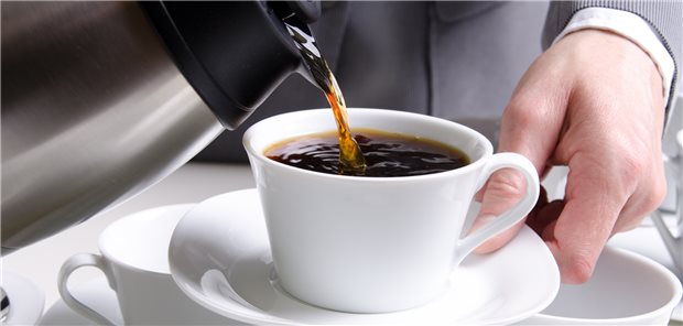 Kaffee oder auch Tee und reines Wasser ist für Patienten mit Typ-2-Diabetes wohl die richtige Wahl, wenn es um Getränke geht. In einer US-Studie war dies mit einer geringeren Sterberate assoziiert.