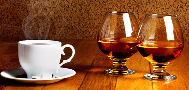 Seltener Leberzirrhose durch Alkohol Kaffee zum Cognac, das ist auch im Hinblick auf die Leber nicht die schlechteste Wahl - wenn denn Alkohol sein muss.