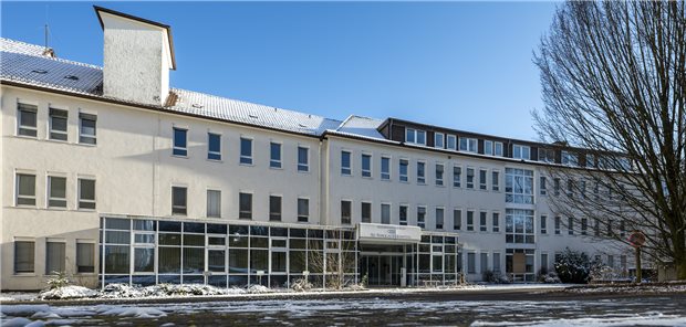 Was führt zum „kalten Strukturwandel“ in der Klinik-Landschaft? Kalter Strukturwandel: Blick auf das einstige St.-Nikolaus-Hospital in Büren. 2010 ist der ehemalige Betreiber in die Insolvenz gegangen.