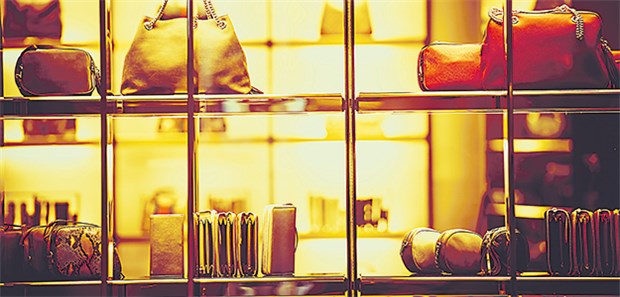 Anleger entdecken Wein und Handtaschen als Investment Kann man mit Handtaschen als Investment Gewinn machen? Luxusgüter werden für Anleger immer interessanter.