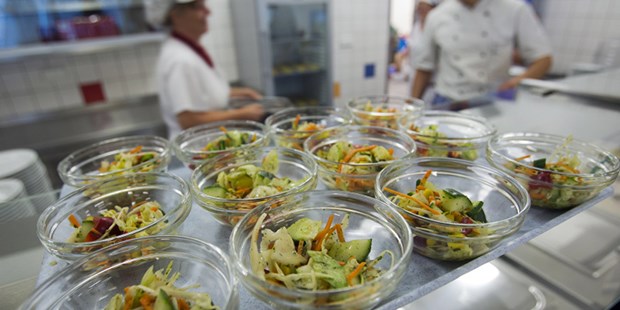 Noroviren unter Verdacht Kantinenessen: mit Noroviren?