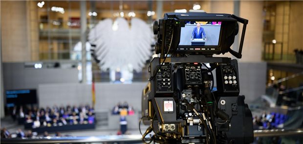 Kleines Karo, viele Kommissionen: Ein Politikstil, der an seine Grenze kommt Kanzler und Regierung im Fokus: Blick in den Deutschen Bundestag bei der Sitzung am 17. Dezember.