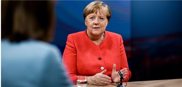 Merkel schließt fünfte Amtszeit aus Kanzlerin Angela Merkel stand in der ZDF-Sendung „Was nun, Frau Merkel?“ mit den Moderatoren Bettina Schausten und Peter Frey Rede und Antwort.
