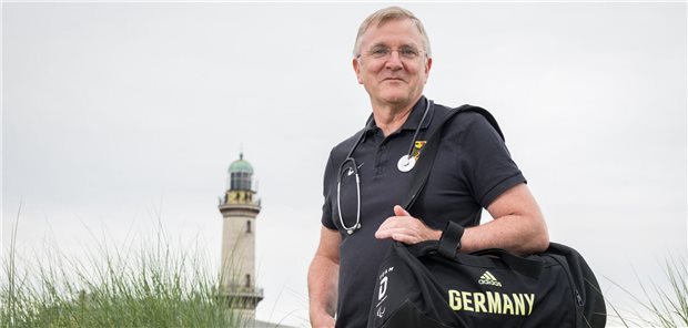 Kardiologe und Sportmediziner Dr. Rolf Kaiser aus Rostock wird in Paris zum achten Mal als Arzt das Paralympics-Team aus Deutschland begleiten.