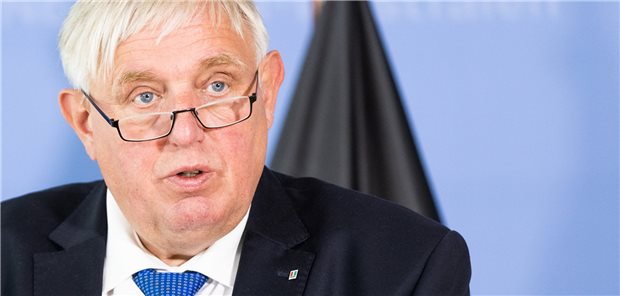 Corona-Impfzentren in NRW nur noch bis Ende September offen Karl-Josef Laumann (CDU), Gesundheitsminister von Nordrhein-Westfalen, informiert zur aktuellen Lage in der Corona-Pandemie.
