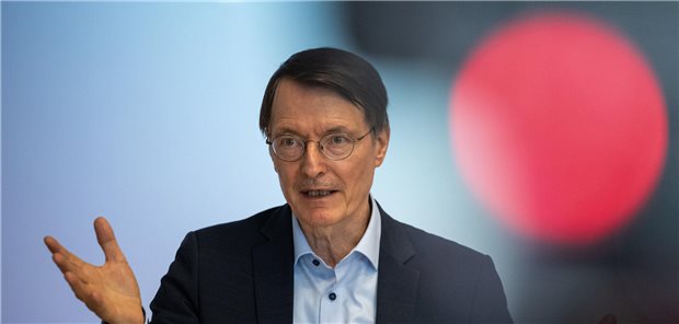 Karl Lauterbach (SPD), Bundesgesundheitsminister, bei einer Gesprächsrunde in Thüringen.