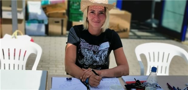 Bei Schwester Karolin liefen die Fäden der Fluthilfe zusammen Karolin Klawes koordiniert die Einsätze hilfswilliger Krankenschwestern und Ärzte in den überfluteten Gebieten.