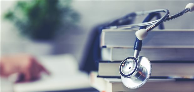 AWMF: Reformen künftig nur evidenzbasiert angehen Karrierepfade für Ärzte, die in der Wissenschaft arbeiten und eine intensivere Ausbildung von Medizinstudierenden in Lehrpraxen – das braucht die Umsetzung des Masterplans Medizinstudium 2020.