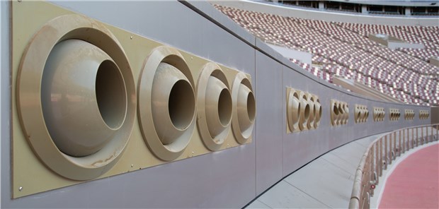 Ärzte-Team rüstet Sportler für Hitze-WM Katar, Doha: Die Austrittsöffnungen für das Kühlungssystem sind unterhalb der Tribünen zu sehen. Das Stadion gilt als größter Kühlschrank der Welt. Die 40.000 Zuschauer fassende Arena wird von Freitag (27.09.2019) Schauplatz der Leichtathletik-Weltmeisterschaften sein.