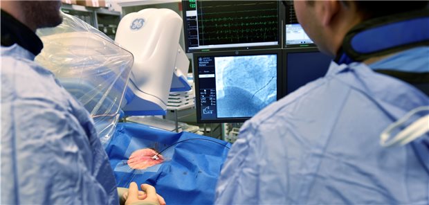 Katheterablation: Im Gegensatz zur konventionellen Methode werden bei der High-Power Short-Duration-Methode stärkere, aber kürzere Energieimpulse appliziert.