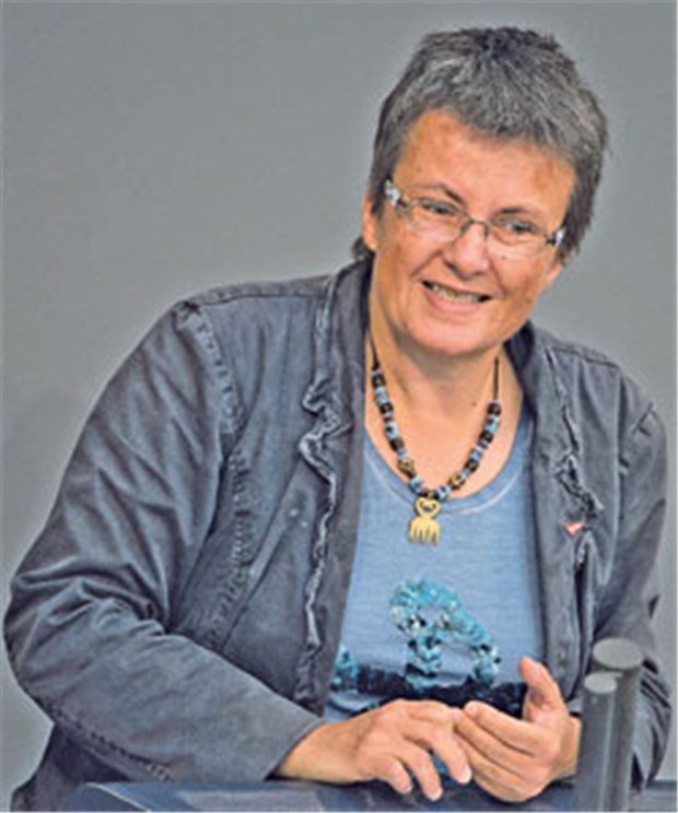 'Wir brauchen eine öffentlich geförderte Pharmaforschung!' Kathrin Vogler, Gesundheitsexpertin der Linksfraktion, ist seit 2009 Mitglied im Deutschen Bundestag.