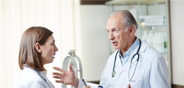 Kein Grund für Diskussionen: Wenn Ärzte ihre Weiterbildung in einer Klinik absolvieren, müssen sie Einschränkungen bei ihrer wissenschaftlichen Arbeit hinnehmen, so das LAndesarbeitsgericht Rostock.