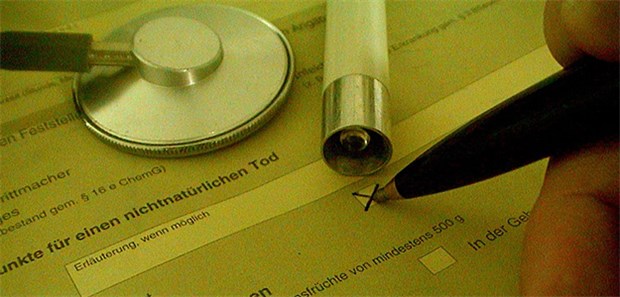 Kein Honorar bei der Leichenschau liegen lassen.