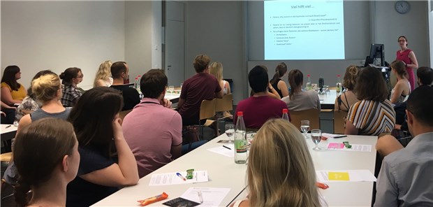 Workshop für angehende Ärzte und Apotheker Keine Berührungsängste: Mediziner und Pharmazeuten erproben in einer Initiative von Universität und Apothekerkammer den beruflichen „Ernstfall“.