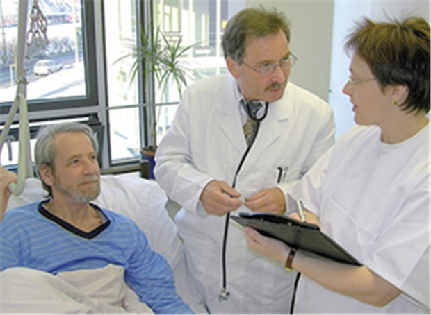Chefärzte sollen Kollegen bewerten und beraten Keine Last sondern kollegialer Austausch: Chefärzte geben ihr Wissen weiter und sorgen so für mehr Qualität in Kliniken.