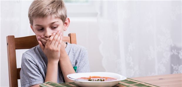 Die COVID-19-Symptome bei Kindern Keine Lust aufs Essen? Übelkeit und Geschmacksverlust deuten bei Kindern eher auf COVID-19 als Atemwegssymptome.