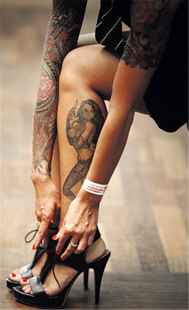 Standard-Tattoos sind out Keine Standard-Tattoos mehr: Das Tattoo-Model Ivi Körner zeigt die Kunst auf ihrem Körper.