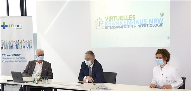 Virtuelles Krankenhaus wegen Corona früher am Start als geplant Keine Videoschalte: (v.l.) Günter van Aalst, stellvertretender Vorsitzender Deutsche Gesellschaft für Telemedizin, Professor Gernot Marx, Direktor der Klinik für Operative Intensivmedizin und Intermediate Care an der Uniklinik RWTH Aachen sowie Dr. Sandra Dohmen, Ärztliche Leiterin des Innovationszentrums Digitale Medizin stellen vor Journalisten das virtuelle Krankenhaus für NRW vor.