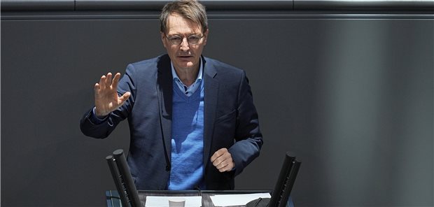Lauterbach zu Corona-Regeln: Wir sprechen heute nicht über einen Freedom Day „Keine flächendeckende Überlastung des Gesundheitswesens zu erwarten“: Gesundheitsminister Karl Lauterbach (SPD) verteidigt im in der Debatte des Bundestags zum Infektionsschutzgesetz die geplanten Lockerungen.
