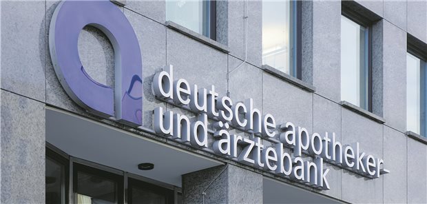 apoBank legt trotz Corona leicht zu Keine großen Bremsspuren aufgrund der Wirtschaftskrise weisen die Halbjahreszahlen der Deutschen Apotheker- und Ärztebank auf.