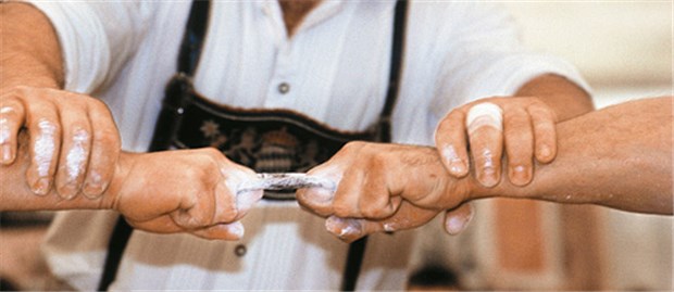 AOK sieht faires Fingerhakeln um Preise in Gefahr Keine neuen Spielregeln für das Fingerhakeln um die Rabattverträge will die AOK.