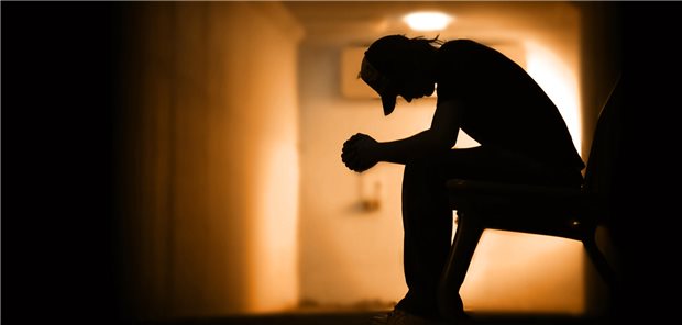 Ketaminbehandlung oder Elektrokrampftherapie bei schwerer Depression? Beide Verfahren haben ihre Vor- und Nachteile.