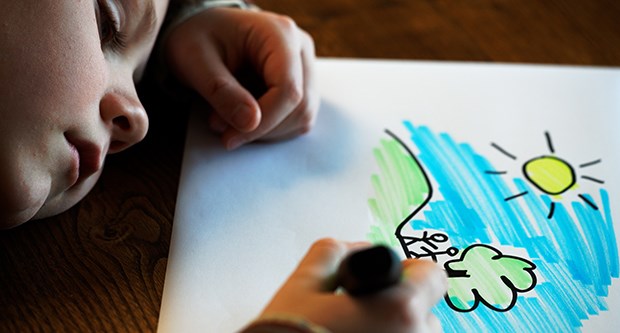 Schlaganfall bei Kindern: Psychosoziale Diagnostik ist essenziell Kind beim Psychologen: Lern- und Verhaltensstörungen nach einem Schlaganfall können durch frühzeitige Diagnostik verhindert werden.