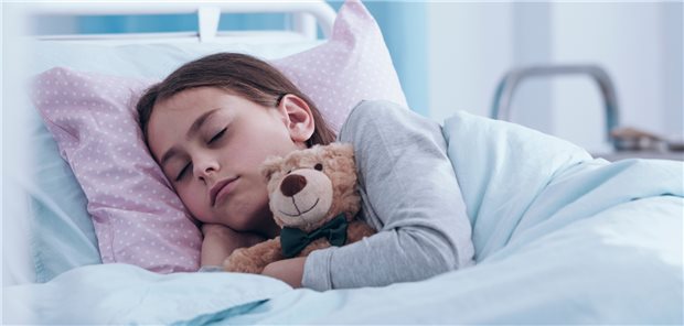 Kinderkliniken sollen mehr Geld bekommen Kind im Krankenhaus: Mit 300 Millionen Euro will der Bundesgesundheitsminister Kinderkliniken unter die Arme greifen.