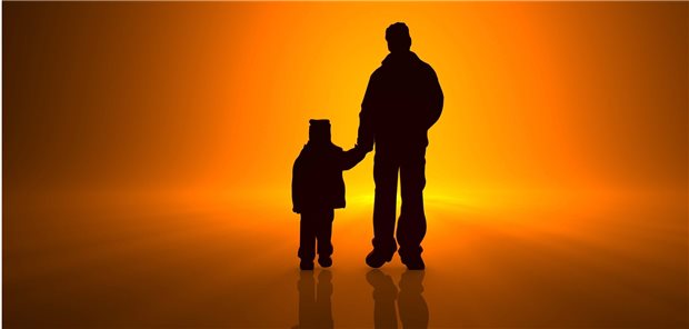 Kind und Mann: Inzwischen gibt es gute primärpräventive Versorgungsangebote gegen Pädophilie.