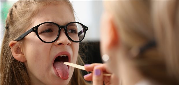 Kinder, die eine Mandeloperation benötigen, müssen zurzeit eventuell lange auf einen Termin warten.