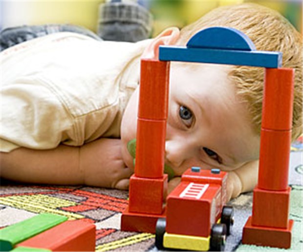 Weltweite Initiative gegen Gift in Spielzeug Kinder haben ein Recht auf giftfreies Spielzeug. © Daniel Fuhr / fotolia.com