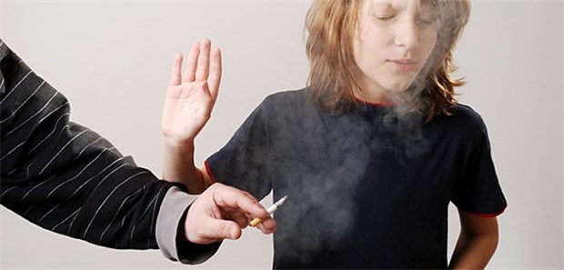 Nichtraucher-Initiative verlangt Rauchverbot im Auto Kinder sollen vor Zigarettenrauch im Auto geschützt werden, fordert eine Nichtraucher-Initiative.