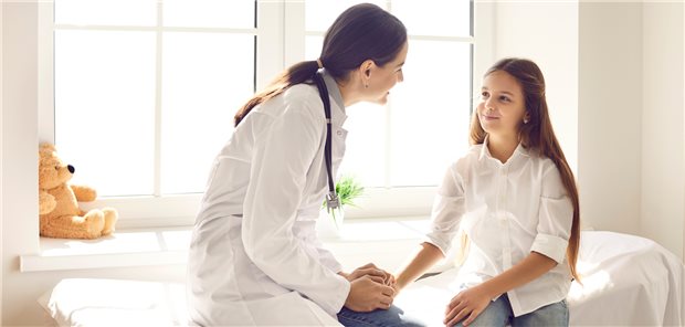 Kinder und Jugendliche mit rheumatischen Erkrankungen ist es wichtig, dass ihre Ärztin bzw. ihr Arzt sie nach ihren Schmerzen fragt. Das ist ein Ergebnis einer Studie.
