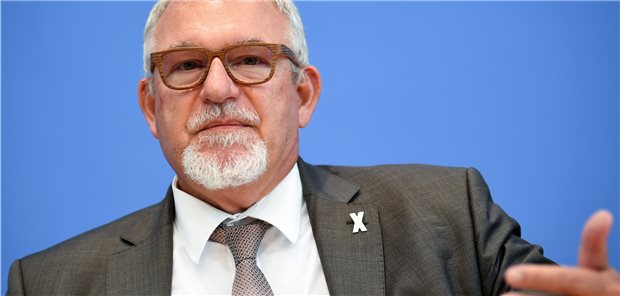 Jörg Fegert, Leiter des Kompetenzzentrums Kinderschutz in der Medizin, gibt eine Pressekonferenz zum Thema Kinder als Gewaltopfer mit einer detaillierten Auswertung der Polizeilichen Kriminalstatistik 2017.