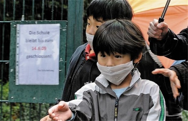 Bester Pandemieschutz: geimpfte Kinder Kinder verlassen die japanische Internationale Schule in Düsseldorf. Dort erkrankten mehrere Schüler an H1N1.
